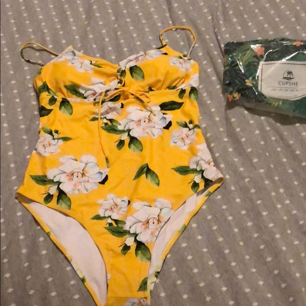 Cupshe one-piece bathing suit, floral print